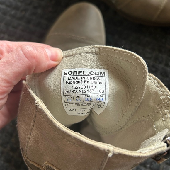 Sorel Boots - Picture 4 of 6